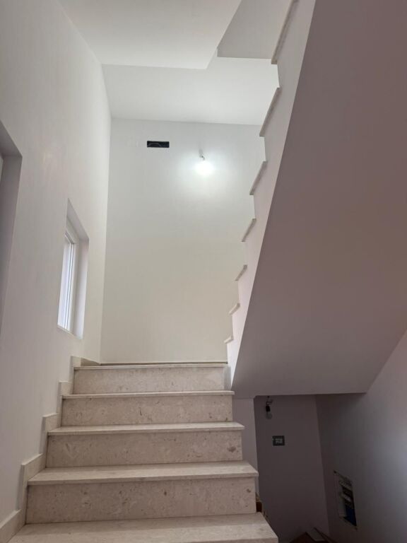 🏡 Jepet me Qira Apartament 3+1+2 në Shkozë !