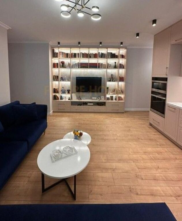 Affitto, 3+1+2+Posto auto, Stazione ferroviaria, Tirana.