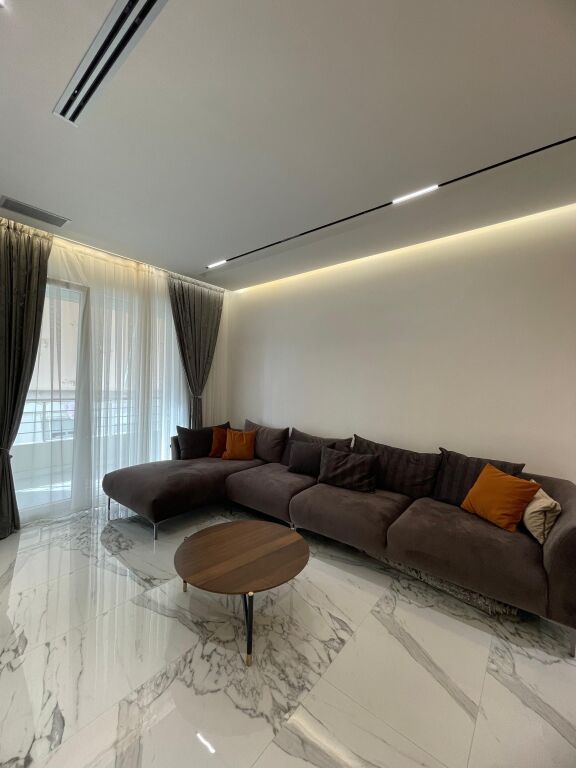 2+1 apartment for rent at Komuna e Parisit!