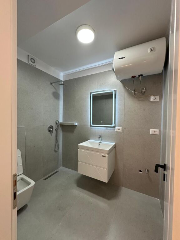 Shitet Apartament 2+1 me Hipoteke tek Rruga Kongresi i Manastirit tek Pallatet e Fratarit ne Astir