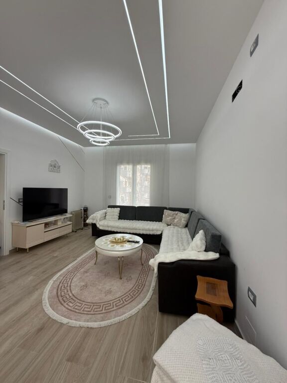 🏡 Jepet me Qira Apartament 3+1+2 në Shkozë !