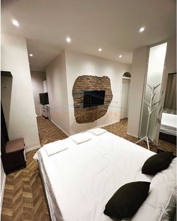 Qera, Apartament 1+1 dhe 2 Garsionere, Komuna Parisit ,Tirane. 1,500 €