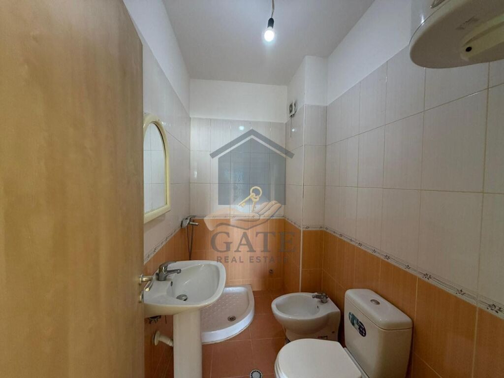 Jepet me qira apartament 2+1+depo+ garazh në zonën e Arrogostës, Currila.