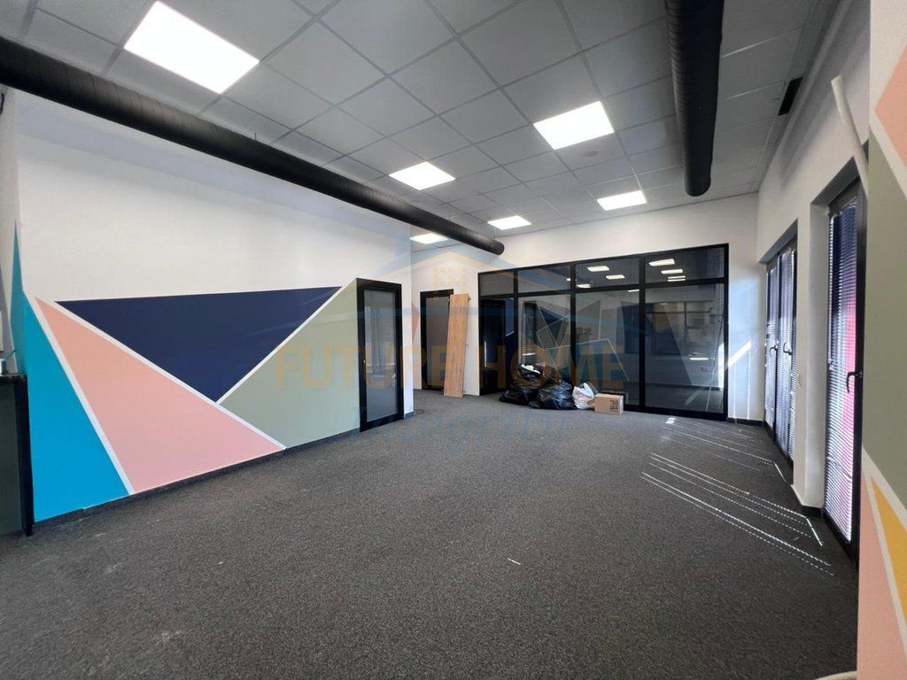 Qera, Ambient Biznesi, Farmacia 10, Tiranë.