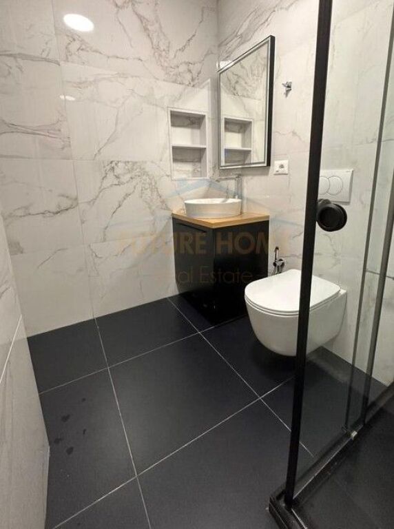 Affitto, 3+1+2+Posto auto, Stazione ferroviaria, Tirana.