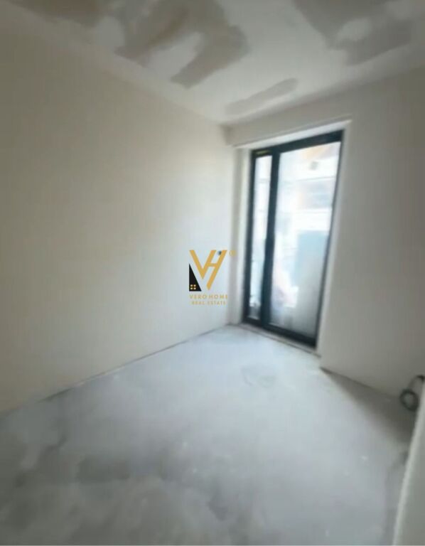 JEPET ZYRE 100 M2 ME QIRA TE RRUGA BOGDANEVE 120.000 LEKE