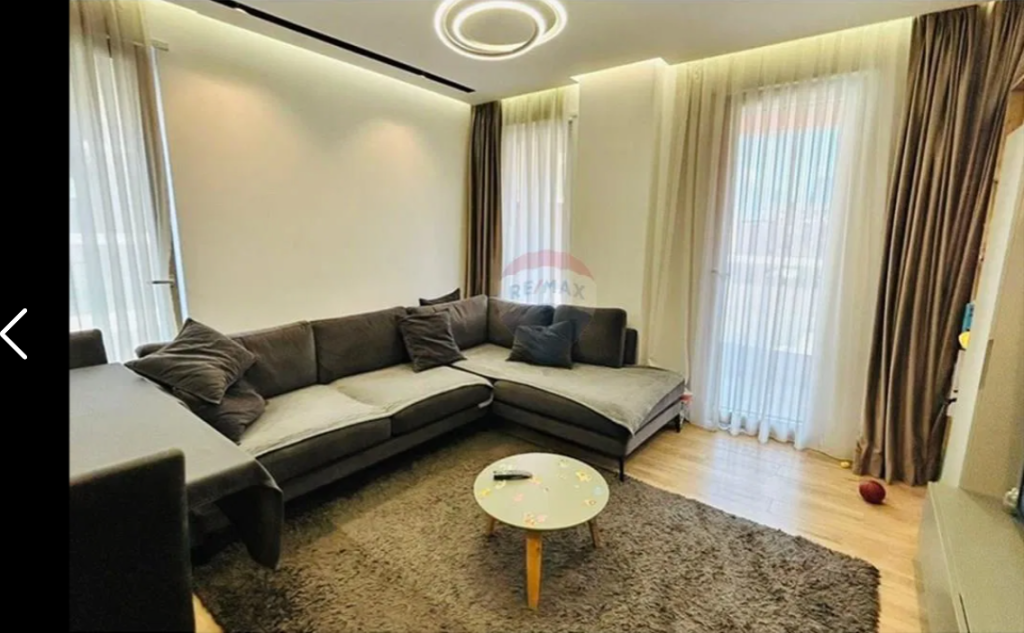 Apartament per shitje 1+1 tek Sheshi Karl Topia