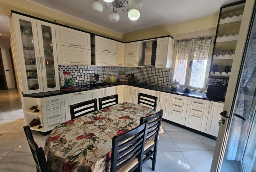 Ne Fresk Shitet Penthouse Ekskluziv 119.3 m² + 151.2 m² Verandë !