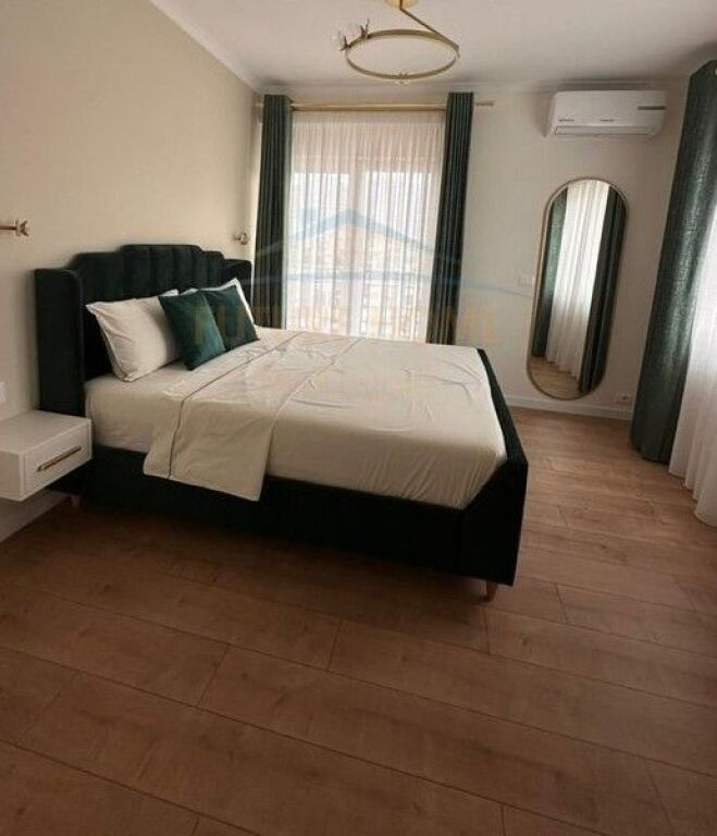 Affitto, 3+1+2+Posto auto, Stazione ferroviaria, Tirana.