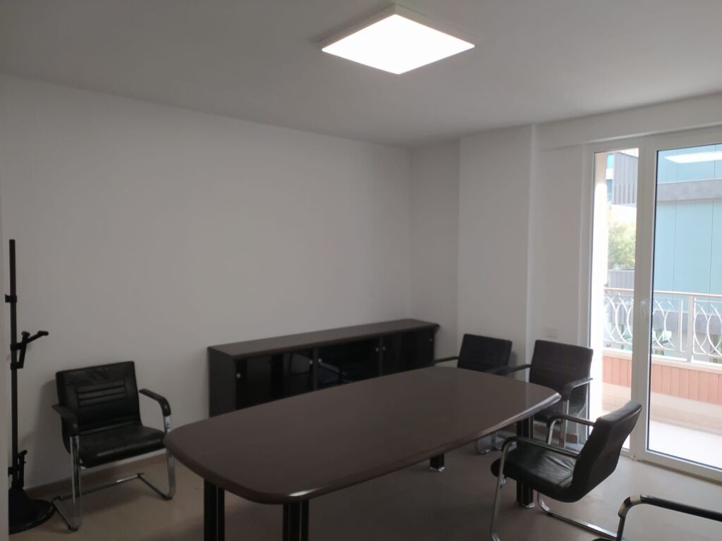 Office space for rent, near VAT !