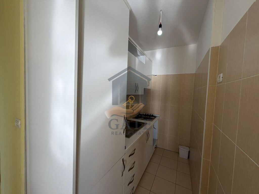 Jepet me qira apartament 2+1+depo+ garazh në zonën e Arrogostës, Currila.