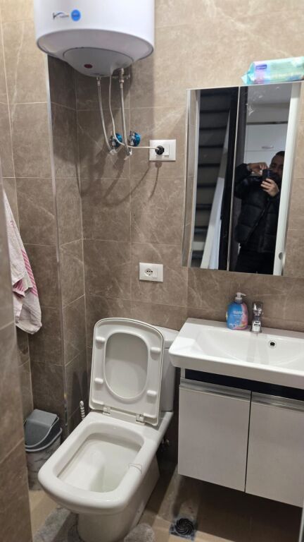 Tirane, affittasi appartamento 2+1, 52 m² 600 € (misto mame) .