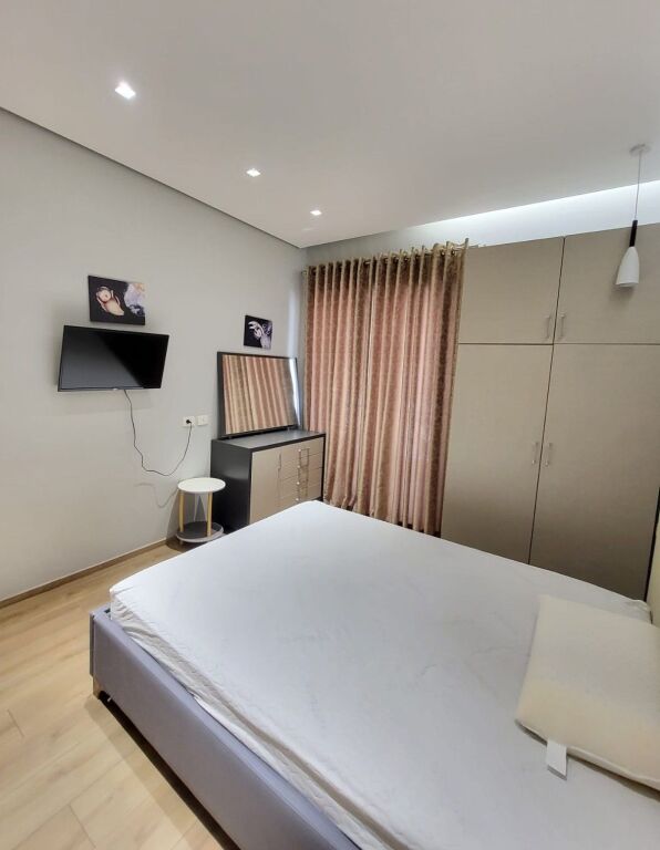 📌 Jepet me Qira Apartament Super 1+1 Kompleksi Delijorgji