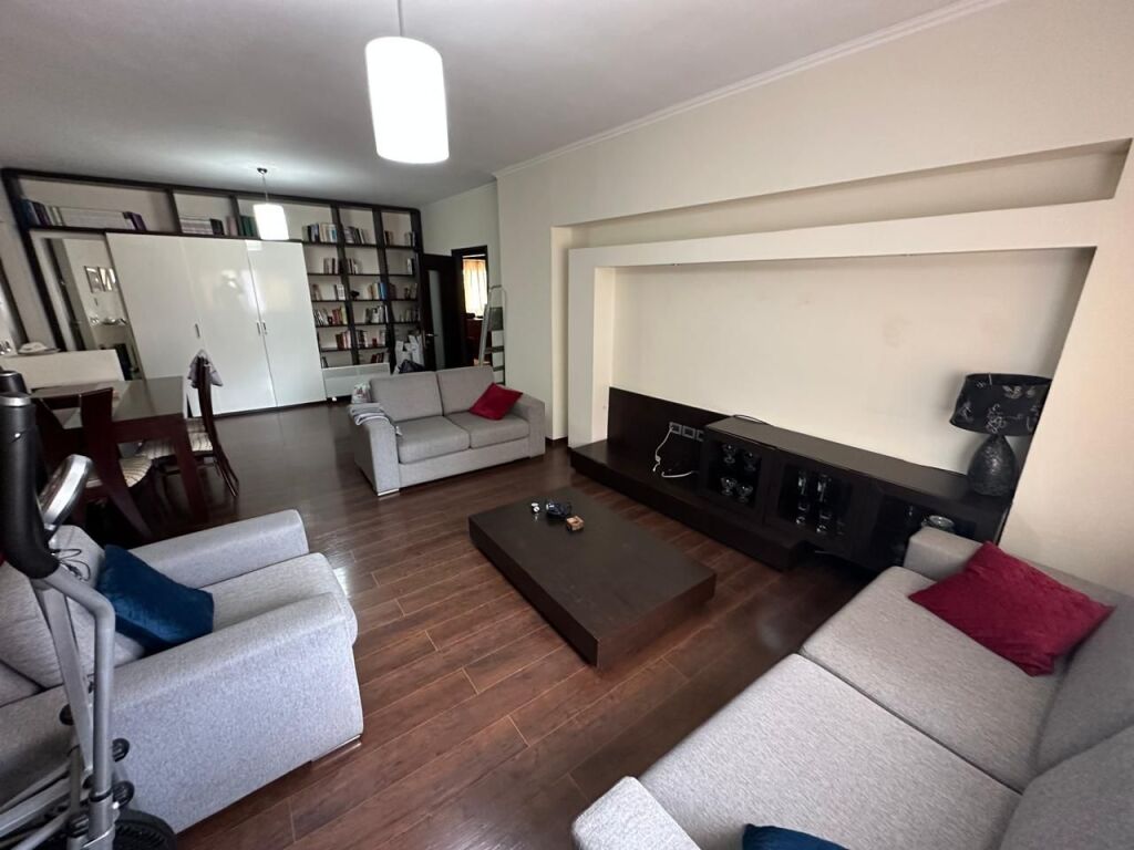 🏢Rruga e Elbasanit jepet me qera apartament ,2+1+2, i mobiluar.85,000Leke