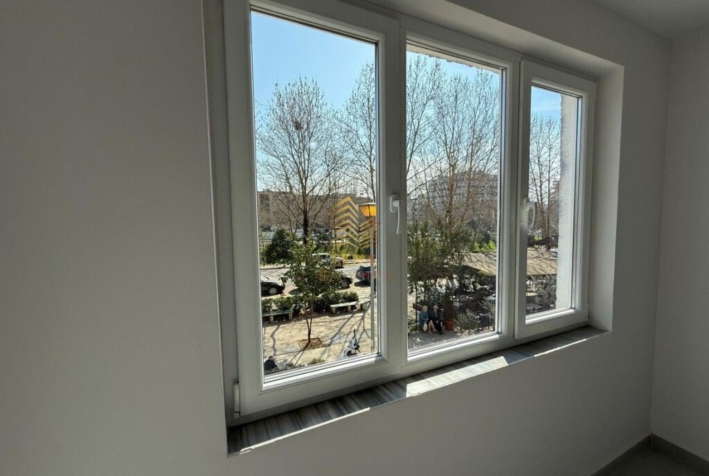 Qira, Ambient Biznesi, përballë Maternitetit të Ri, 1300 Euro/muaj Neto