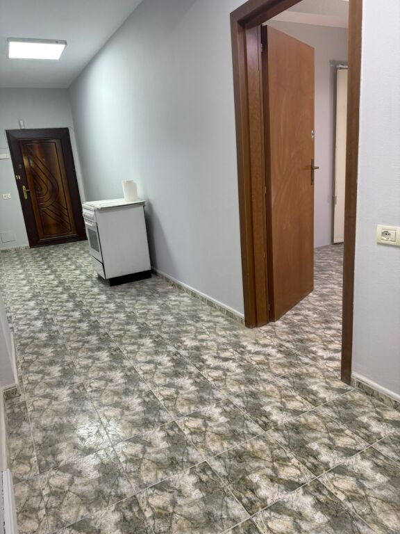 Zyre per qera te rruga Perla Rexhepi