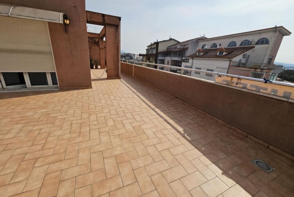 Ne Fresk Shitet Penthouse Ekskluziv 119.3 m² + 151.2 m² Verandë !