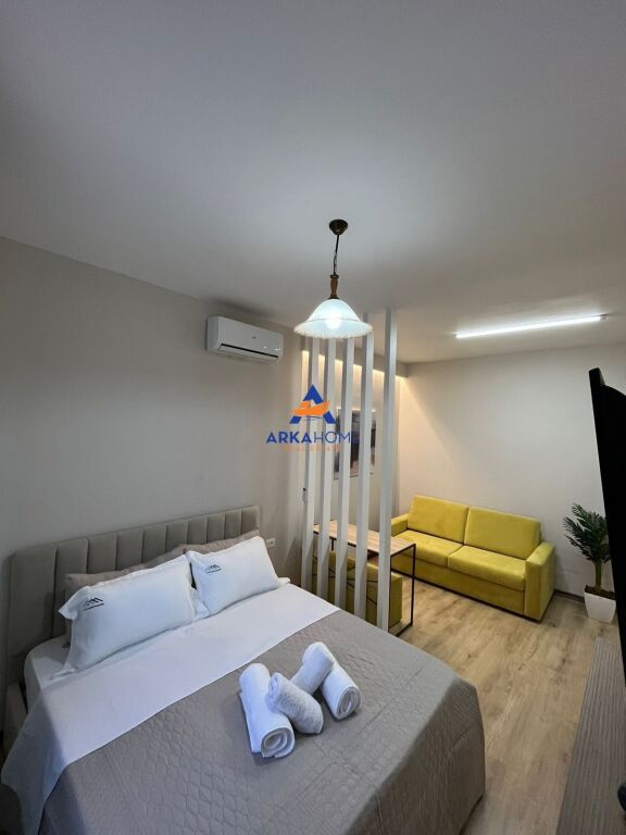 MONOLOCALE IN VENDITA "TE ISH EKSPOZITA" 130.000 EURO