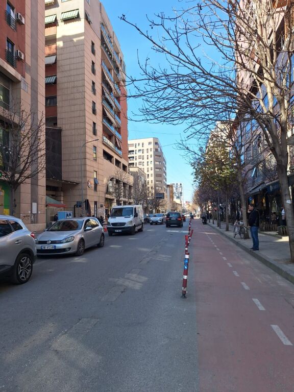 LOCALE COMMERCIALE IN AFFITTO IN VIA BARRIKADES, PIANO 0! 236 M2