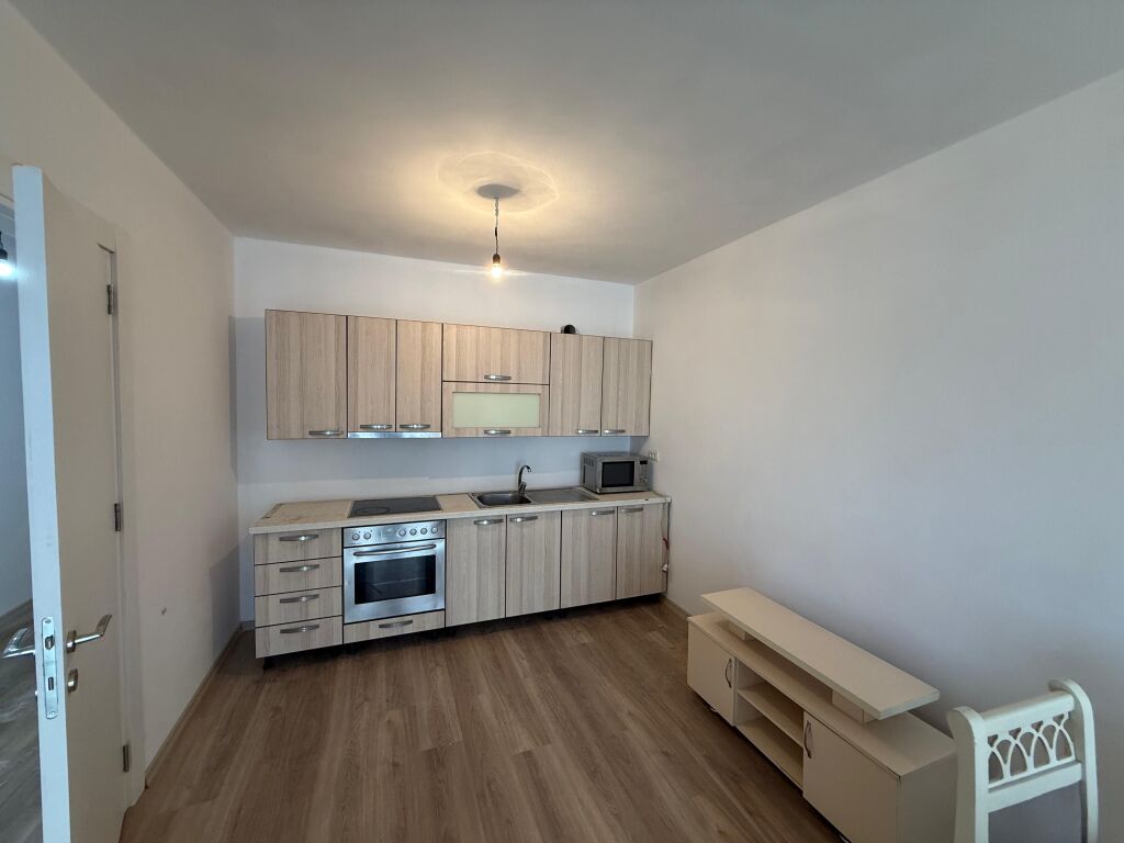 📣 RENT Apartment 1+1 With Storage 📍 Kombinat ✨  🏢 New Building 🪜 2nd Floor (With Elevator) 📐 Area 98 m2 🛋️ Partially Furnished  💶 Price 35,000 Leke/Month