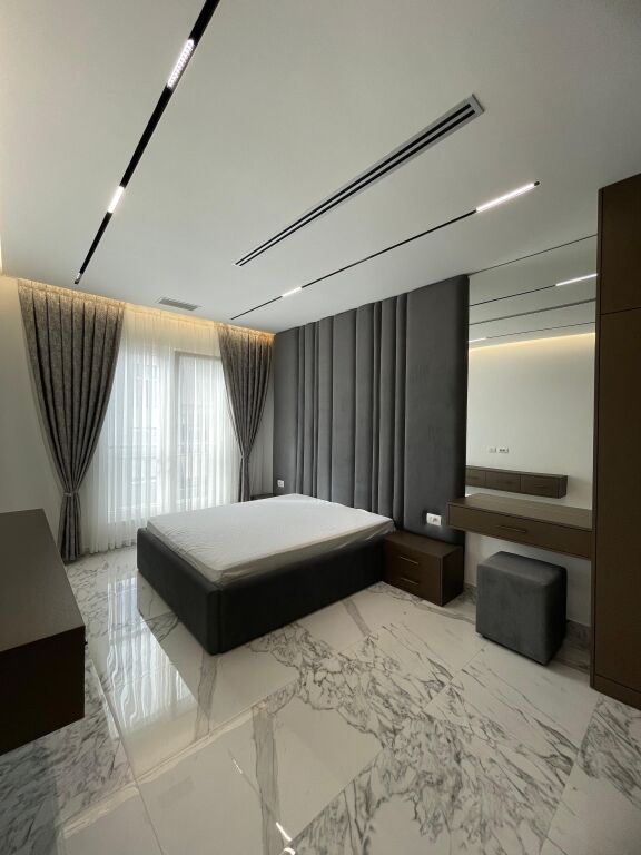 2+1 apartment for rent at Komuna e Parisit!