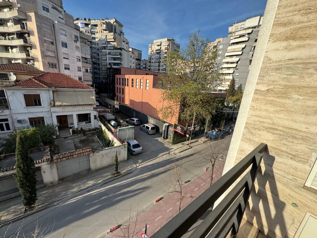 📣Appartamento in Affitto 2+1+2  📍Selvia, Liceo Partizani  •Palazzo nuovo, 2° piano Prezzo 80.000 lek al mese