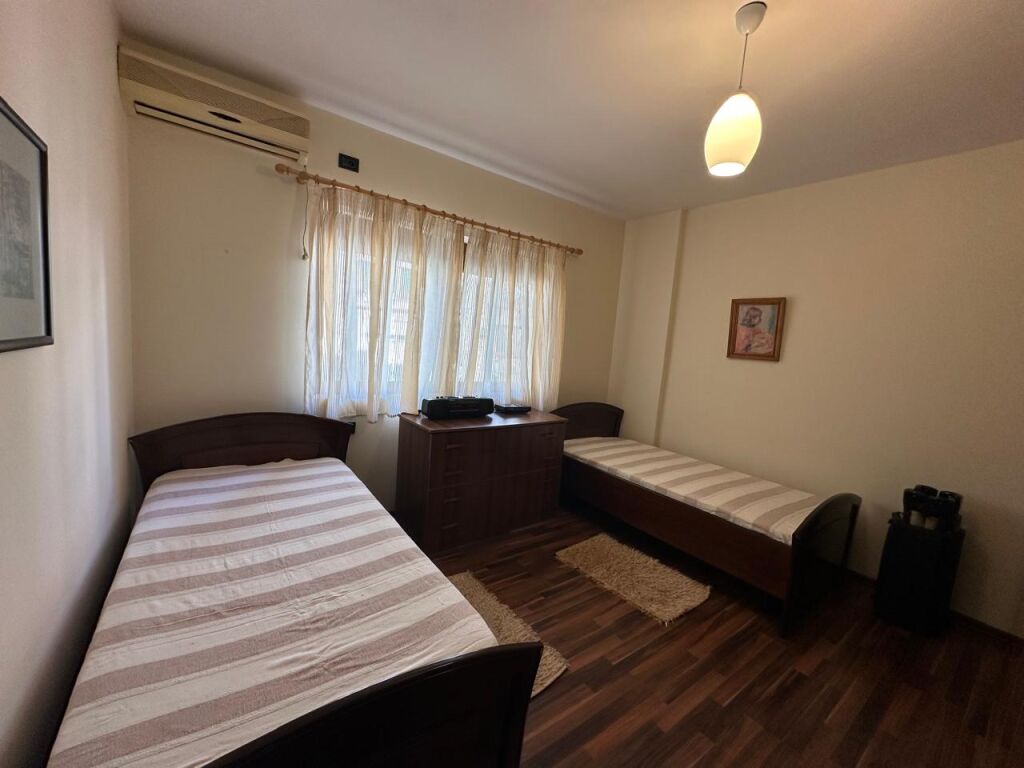 🏢Rruga e Elbasanit jepet me qera apartament ,2+1+2, i mobiluar.85,000Leke