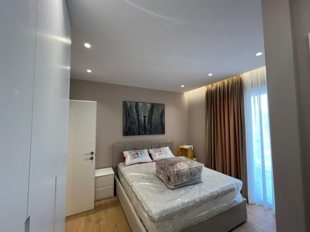 Apartament 2+1+2 plus post parkimi  me qira ne Rr.Jordan Misja tek Bulevardi i Ri