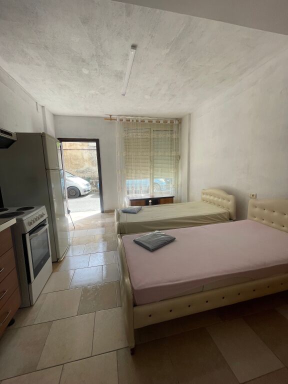 Monolocale in affitto con posto auto incluso, in Myslym Shyr 27.000 lek