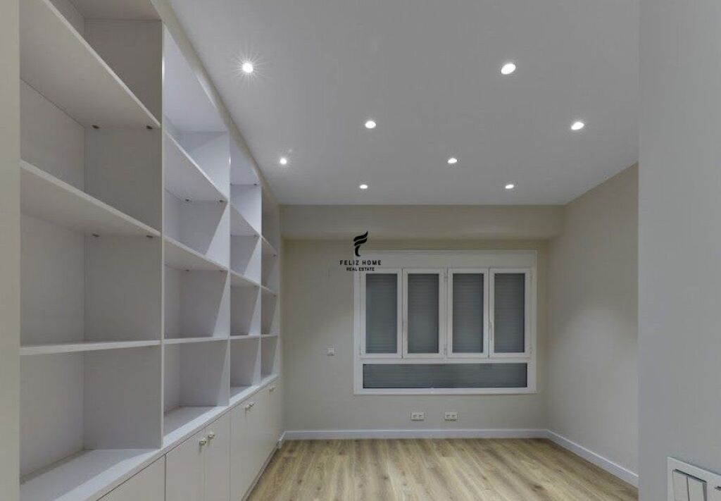 NEGOZIO IN AFFITTO 50 M2 BRRYLI 75.000 LEKE FH-58580