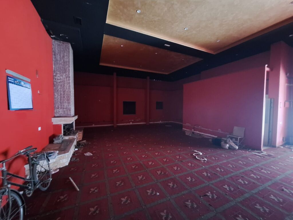 LOCALE COMMERCIALE IN AFFITTO IN VIA BARRIKADES, PIANO 0! 236 M2