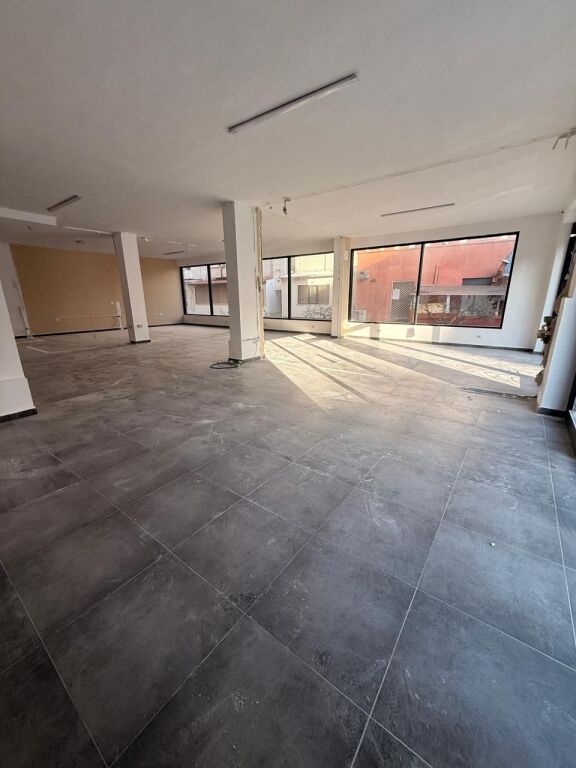 LOCALE COMMERCIALE IN AFFITTO PRIMA STAZIONE SPIAGGIA, DURAZZO