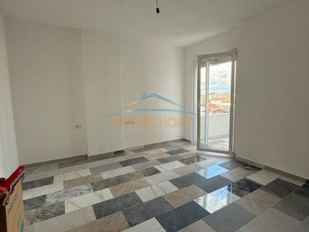 Shitet, Apartament 2+1+2, Casa Italia, Tirane.