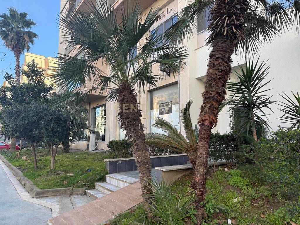 Locale commerciale in affitto sulla spiaggia Stazione prima, Durazzo !