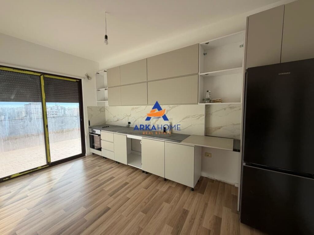 SHITET PENTHOUSE 2+1+2 VERANDA "VLORE, RRUGA TRANSBALLKANIKE" 199.999 EURO