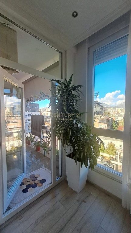 Apartment 2+2 for sale near the Parliament, Tirana.