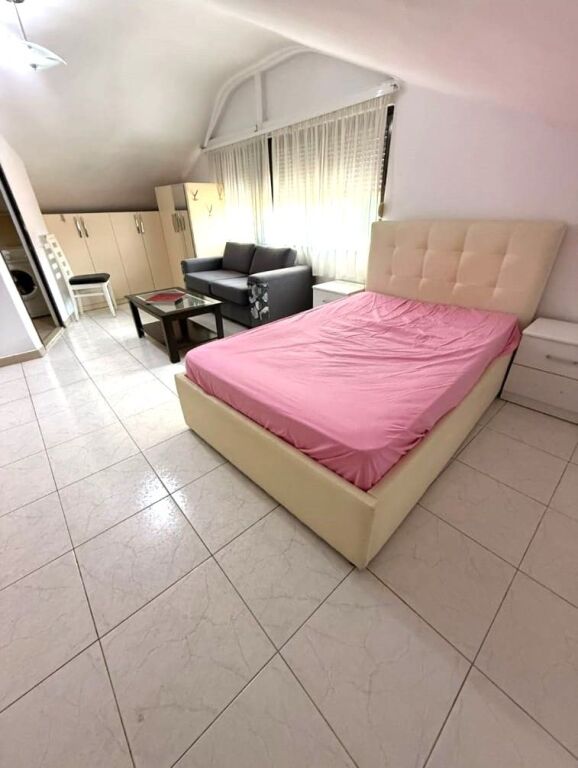 Jepet me Qera Garsoniere Luksoze, e mobiluar plotësisht, pranë Air Albania Stadium tek Rruga e Elbasanit