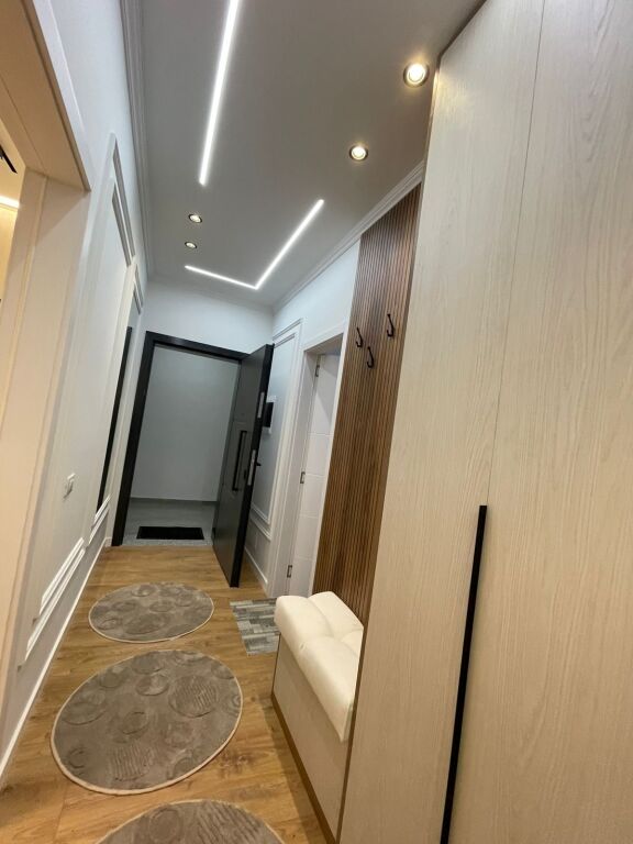 Jepet me qera Apartamenti 1+1 , Paskuqan tek Gjimnazi Isa Boletini 500 mije leke