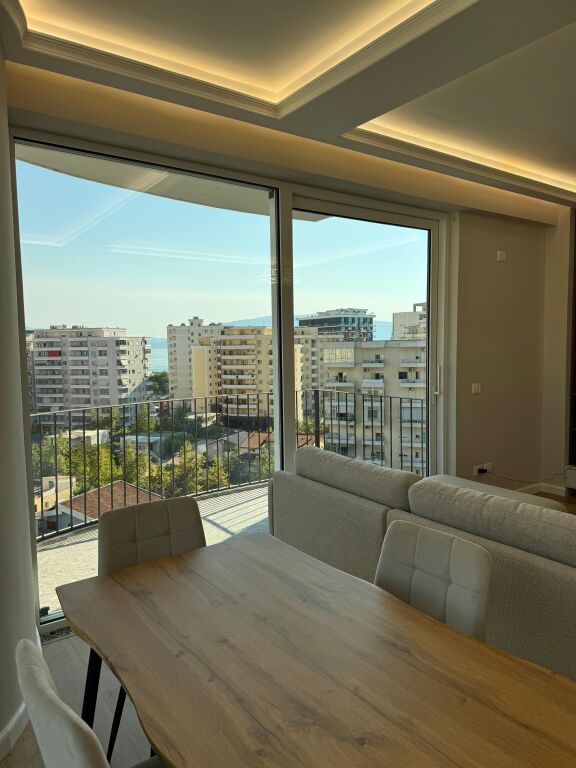 Apartament 2+1+ post parkimi ne shitje ne Vlore, prane Skeles.