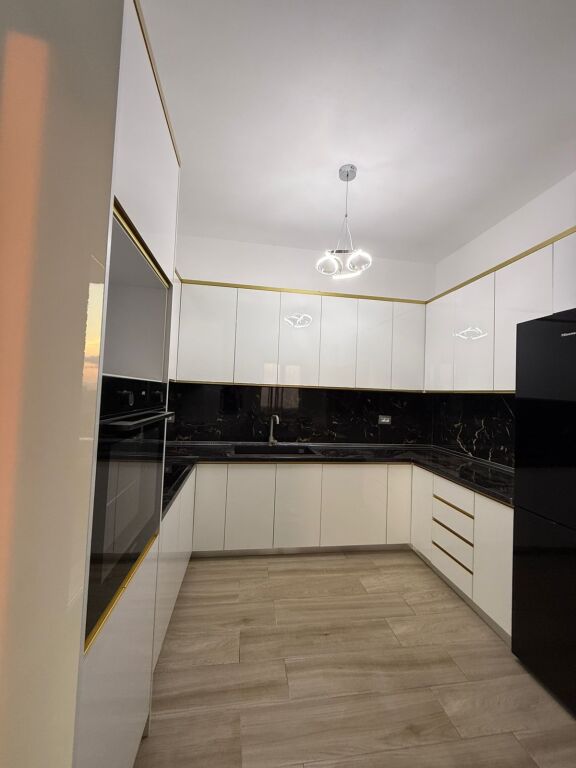 🏡 Jepet me Qira Apartament 3+1+2 në Shkozë !