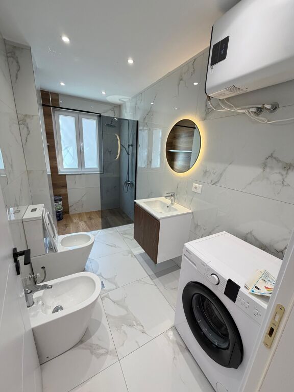 🏡 Apartment 1+1 for Sale – Super Investment  📍 21 Dhjetori, former Park – Ndre Mjeda Street 🏢 Existing building, 1st floor (no elevator) 📐 59 m² net in the registry  ✨ Fully furnished and completely renovated apartment, with modern furniture and high quality. Very functional layout and natural lighting.  💳 Purchase option with credit  💰 Price: 148 Million leke