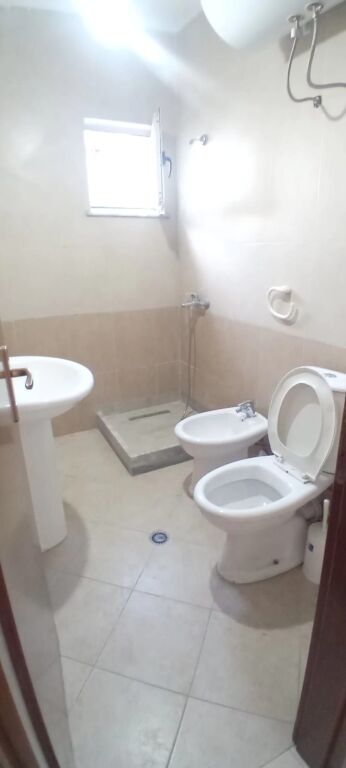 Appartamento 2+1 vuoto in affitto presso Fusha e Aviacionit.