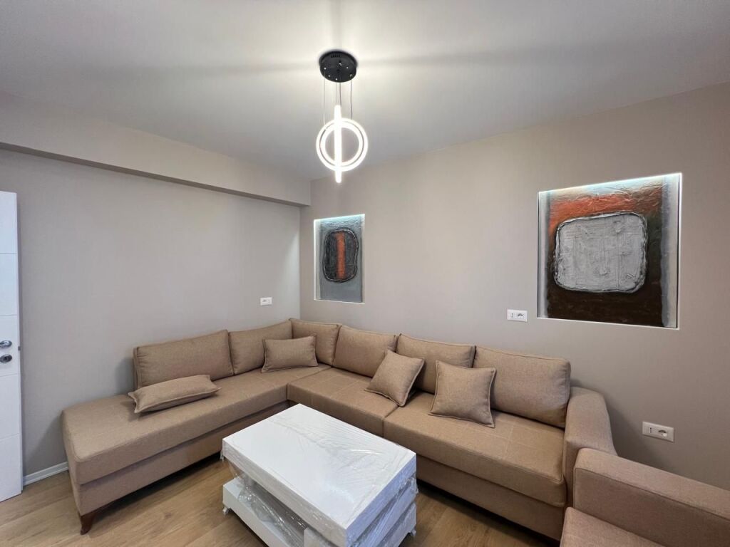 Apartament 2+1+2 plus post parkimi  me qira ne Rr.Jordan Misja tek Bulevardi i Ri