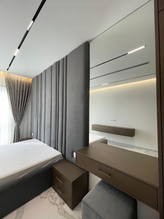 Apartment 2+1, Paris Commune!