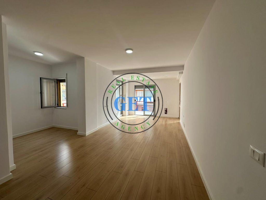 Appartamento 2+1 + Deposito in Vendita, Spiaggia Ferroviaria (vicino a EKA), Durrës