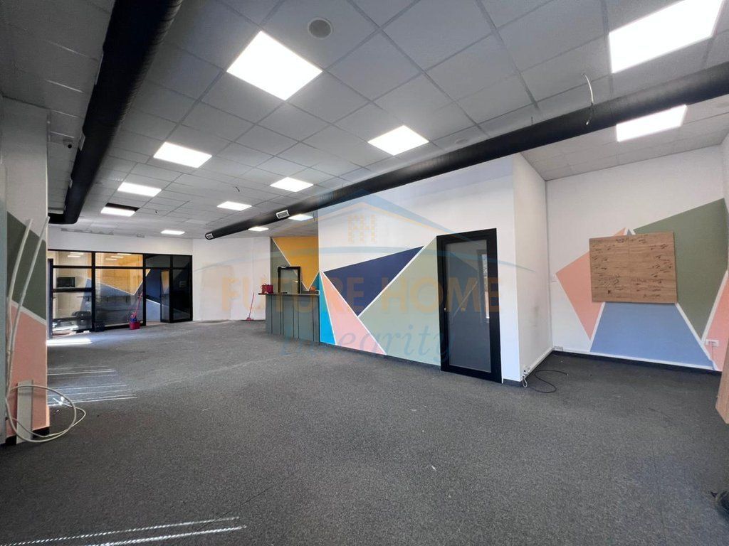 Qera, Ambient Biznesi, Farmacia 10, Tiranë.