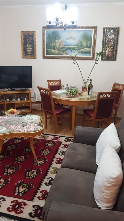 Apartament 1+1 me qera i mobiluar ne Ali Dem tek Bar Kritea