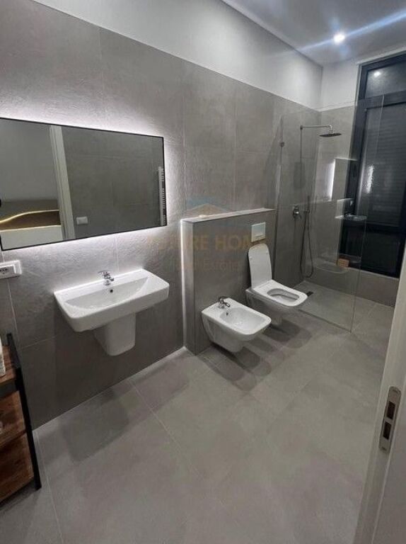 Affitto, Appartamento 2+1+2+Posto Auto, Ex Dogana, Tirana.