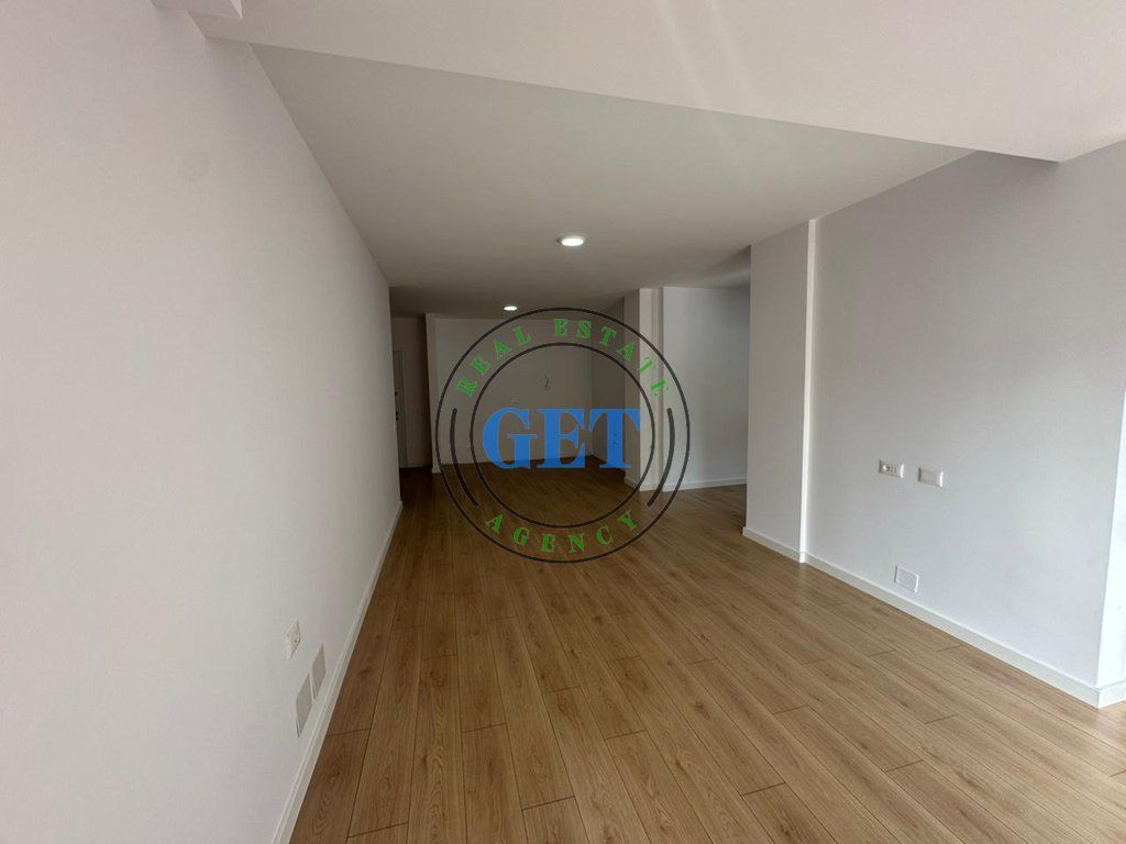 Appartamento 2+1 + Deposito in Vendita, Spiaggia Ferroviaria (vicino a EKA), Durrës