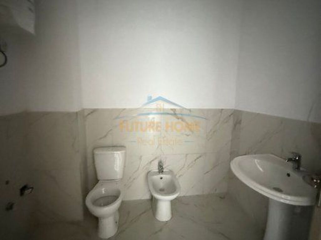 Shitet, Apartament 2+1+2, Casa Italia, Tirane.